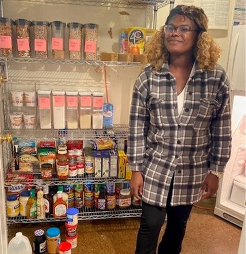 Volunteer with food pantry